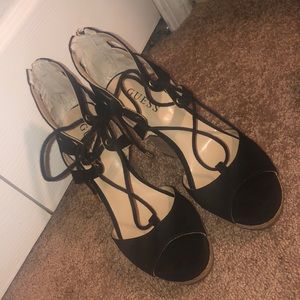 GUESS brand tie wedges
